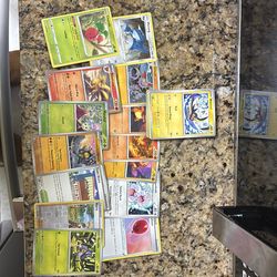 40 random Pokémon cards