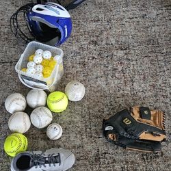 Girls Softball  Aquipment 
