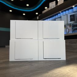 MacBook Air 13 inch M4 Chip (Newest Model) ( Payment Plans Available / Planes De Pagos Disponibles ) 