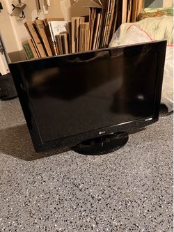 LG 32" LCD HDTV (Model 32LH20)