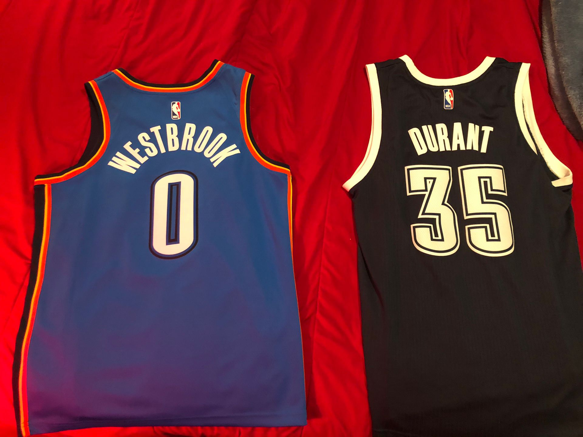 OKC - Kevin Durant (Size M) / Russell Westbrook (Size M).