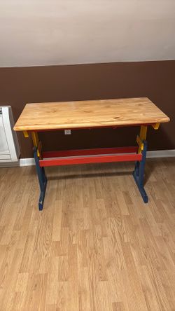 Desk, adjustable