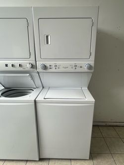 Washer and dryer Frigidaire 27”
