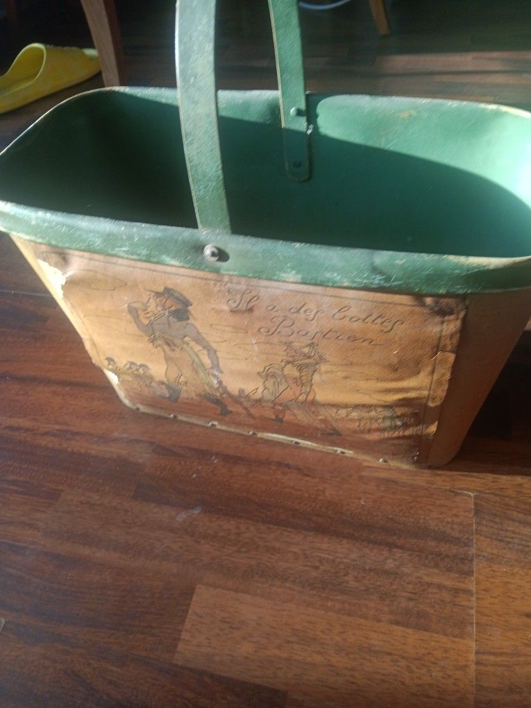 Vintage Wood Basket With Handle