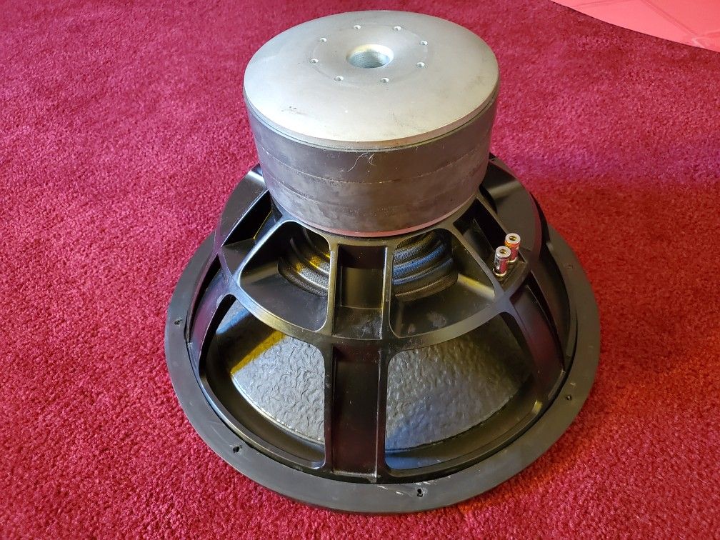 Custom Crossfire subwoofer 18 inch 3000 RMS for Sale in Phoenix, AZ
