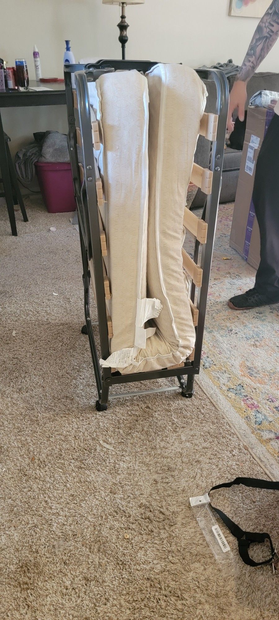 Rollaway Bed/Narrow Twin