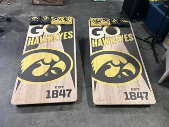 IOWA HAWKEYES CORNHOLE SET