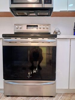 Kitchen stove w/oven