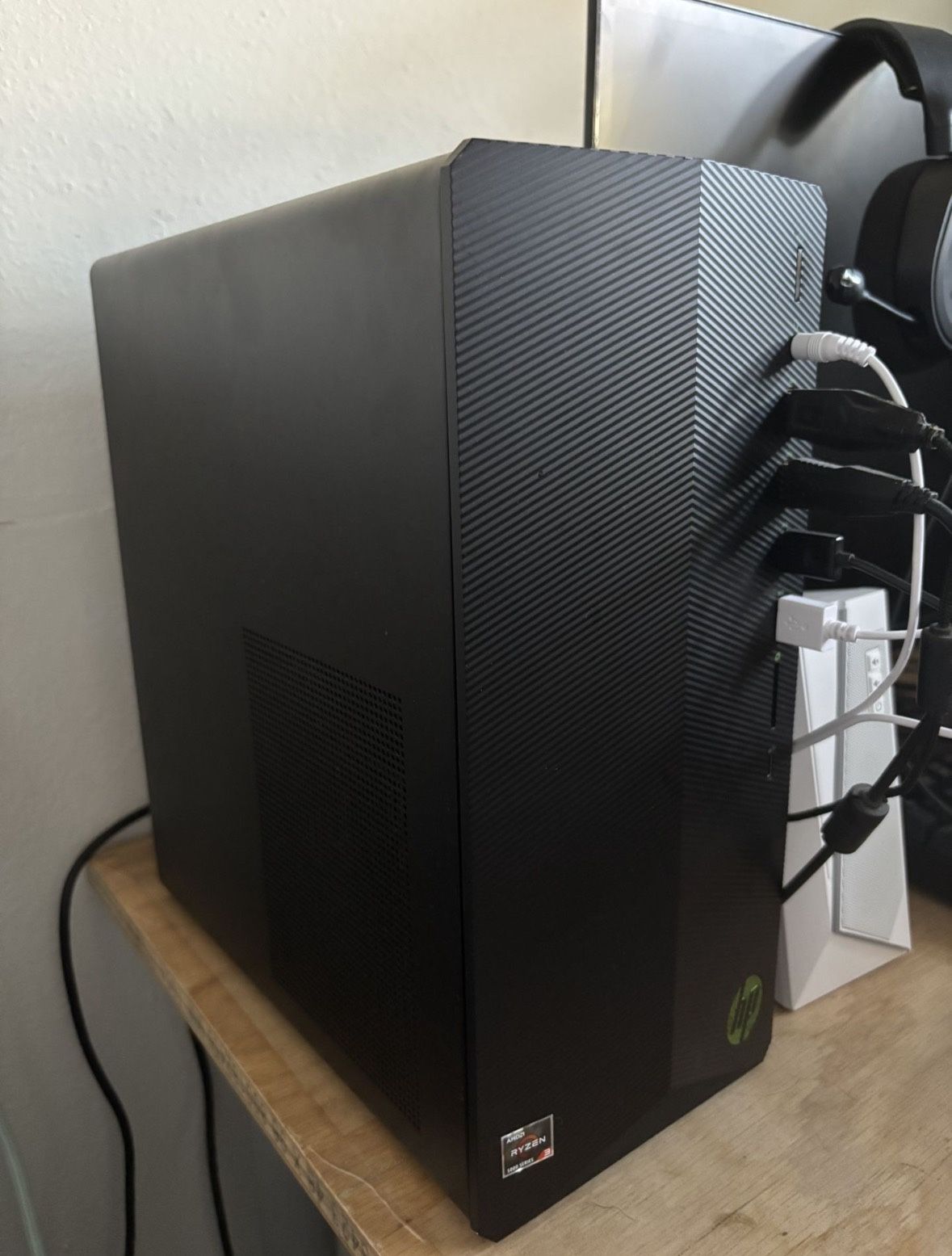 gaming pc and monitors