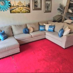 Nebraska Furniture Sectional Couch Brand New Condition No Pets Or Smoke 