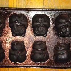 Vintage Muffin Or Cake Cast Iron Molding Teddy Bears