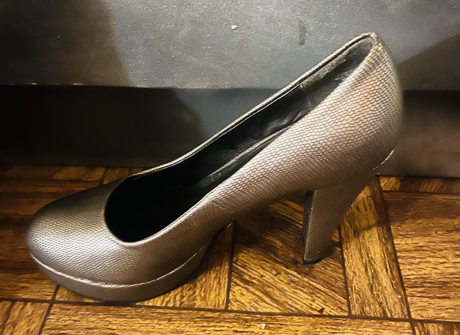 Brand new Madeline Silver 7.5 heels