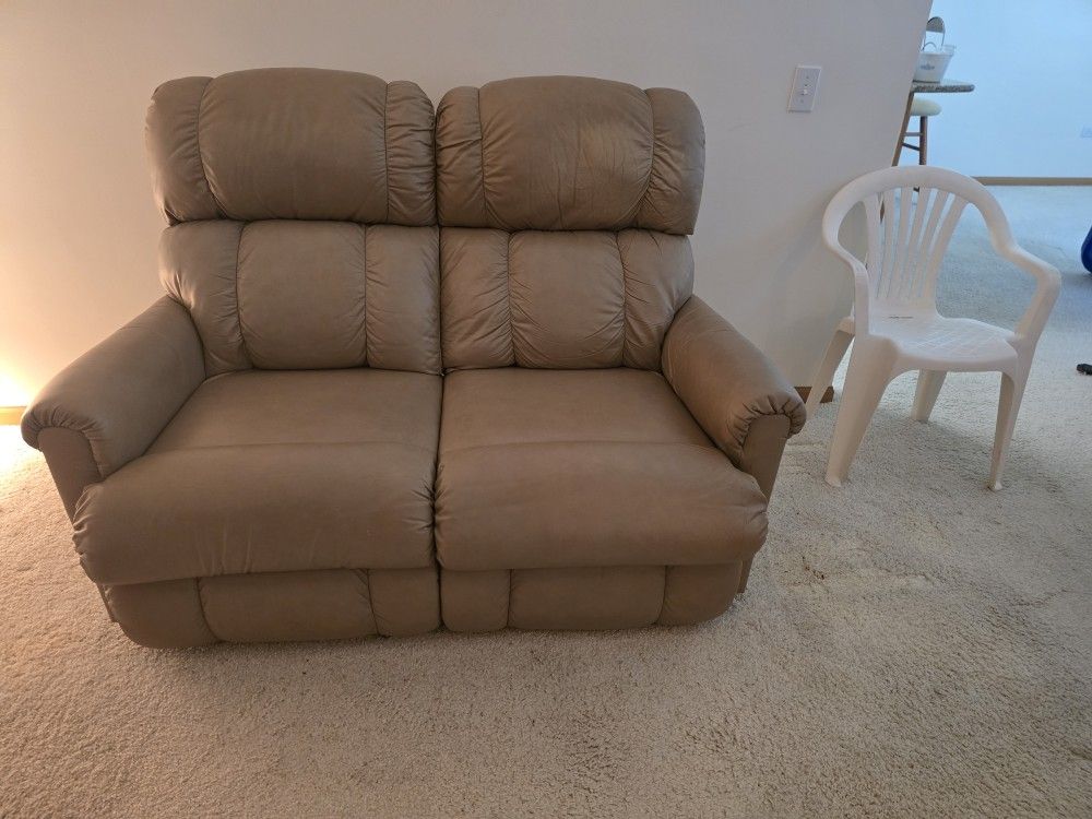 Like NEW Lazyboy Couch