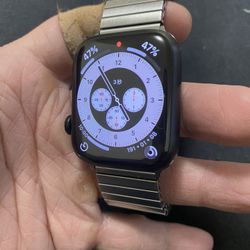 Apple Watch 7 Edition Titanium 