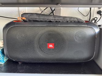 JBL PartyBox On-The-Go – Portable Party Speaker with Shoulder Strap – Excellent Condition