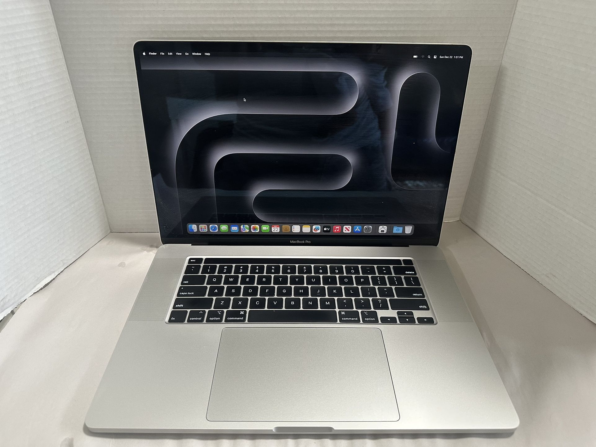 MacBook Pro - Intel I7 - 16 Gb Ram - 500 Gb SSD - 15.6 “ Screen - 90 Days Warranty
