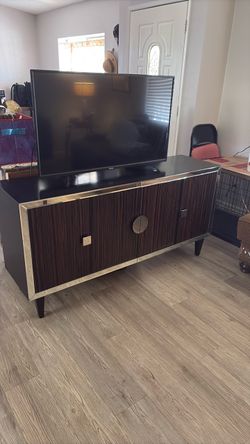 Entertainment console cabinet/storage furniture