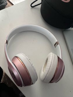 Beats Solo 3 rose gold
