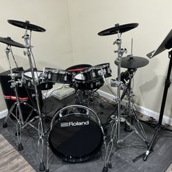 Roland VAD307 V-Drums Acoustic Design Drum Kit W/Hardware