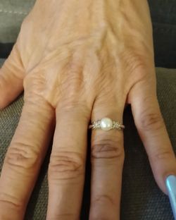 Beautiful 10k White Gold Ring