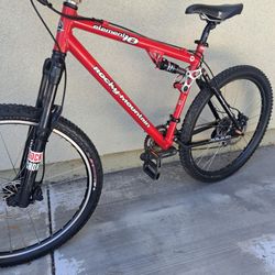 26"Rocky mountain full suspension medium frame and hydraulics brakes  it's ready to ride 