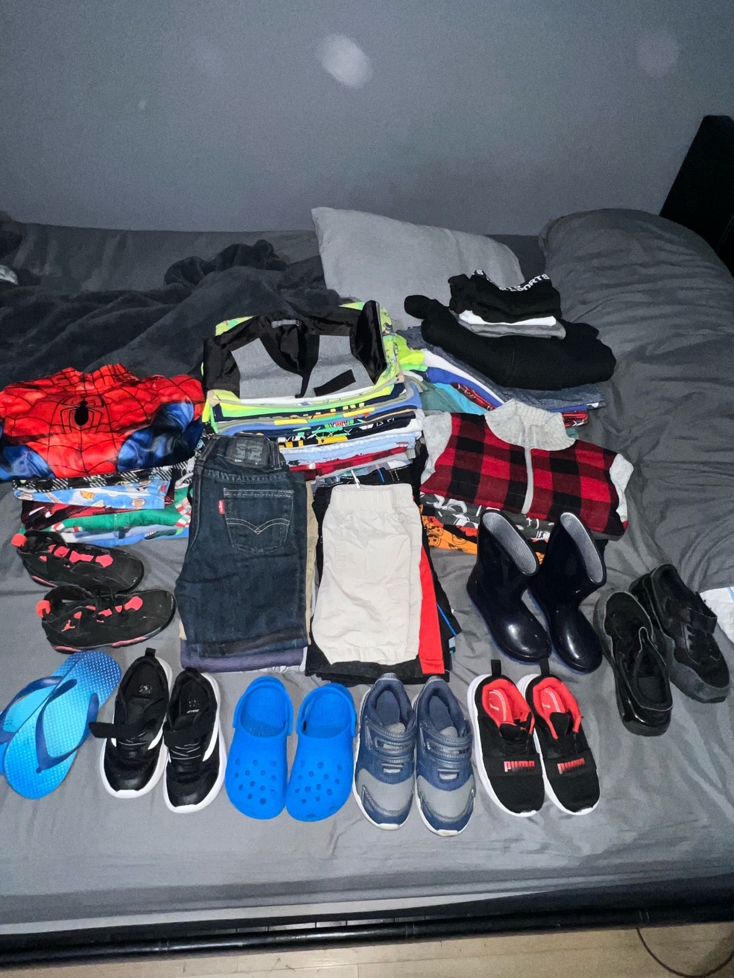 Boy clothes 3t, shoes 8c