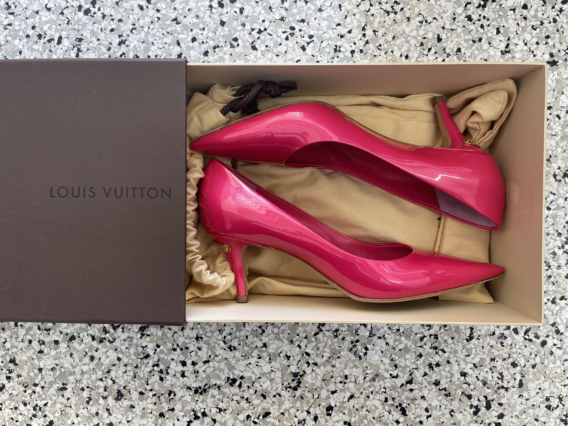 Louis Vuitton Pink Patent Leather Pumps