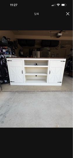 TV Stand/Entertainment Center