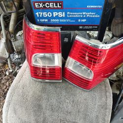 Tail Light For Lincoln Town Car. 2007/13