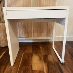 IKEA MICKE Small Desk