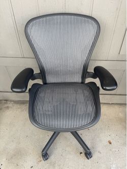 Herman Miller Aeron Chair Size B