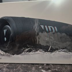 Brand New Jbl Charge 5 Bluetooth Speaker 
