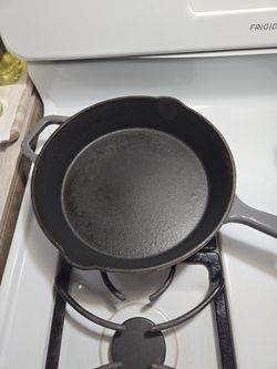 Cast Iron Skillet with Helper Handle