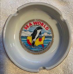 Vintage 1974 Sea World Ceramic Ashtray Killer Whale San Diego Aurora OrlandoAwesome vintage 1974 Sea World Inc. ceramic ashtray in pristine, deadstock