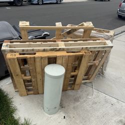 FREE WOOD PALLETS