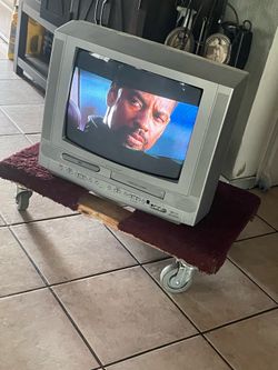 19in Magnavox Dvd/Vcr combo crt tv