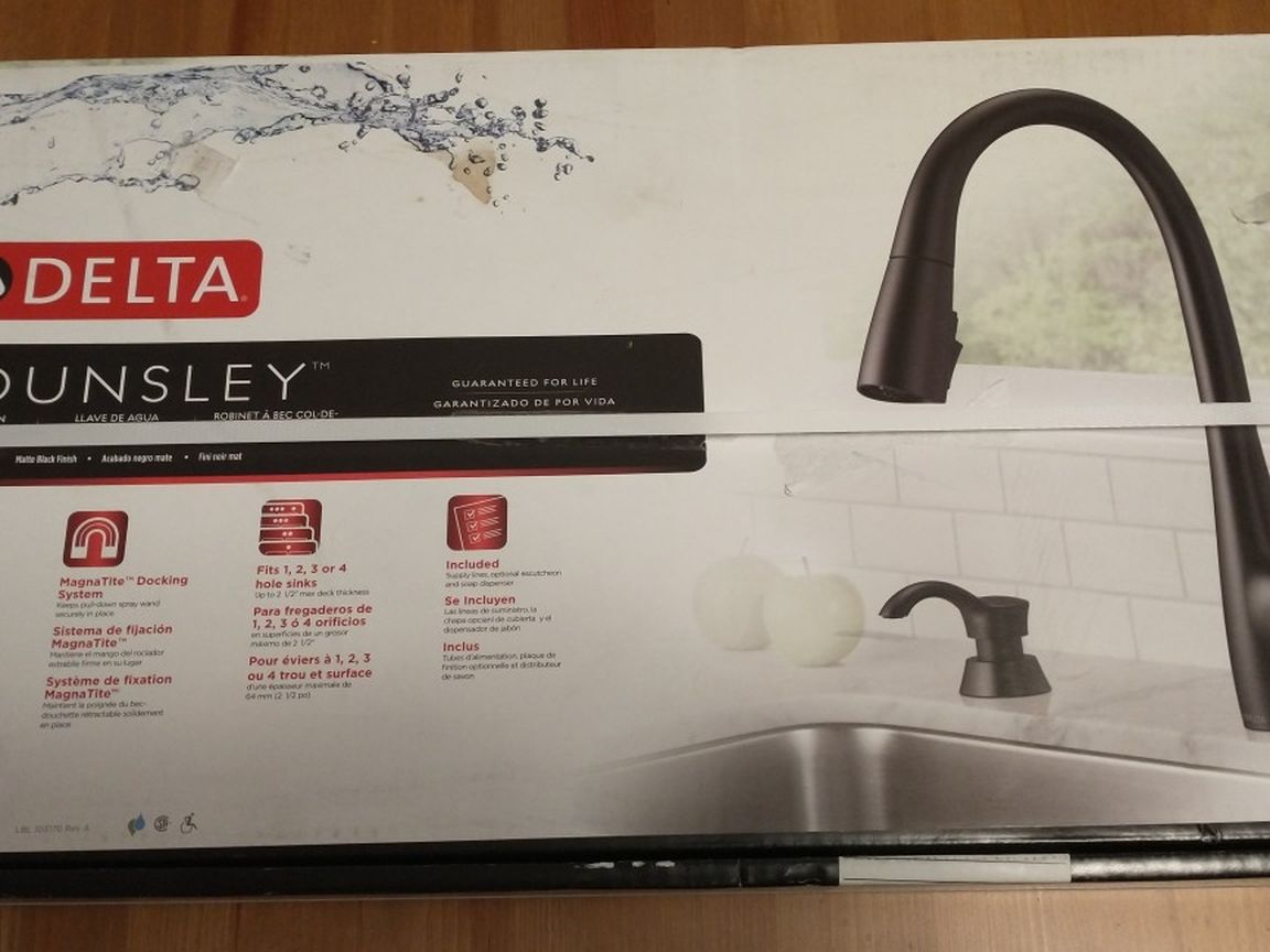 Delta Dunsley Black Stainless 1-Handle Deck-Mount Pull-Down Handle Kitchen Faucet