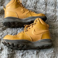 Nike SB Dunks Size 7Y 