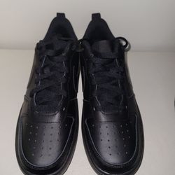 Nike Court Borough Low 2- Size 7Y- NEW