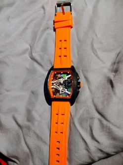 Men's barrel style sports watch