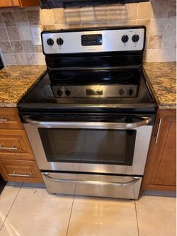 Stove in excellent condition.