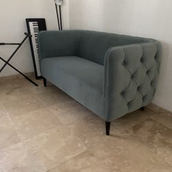Loveseat 