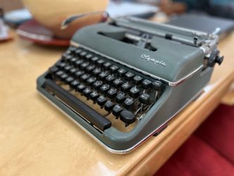 Olympia Werke AG Wilhelmshaven Vintage Manual Typewriter Germany