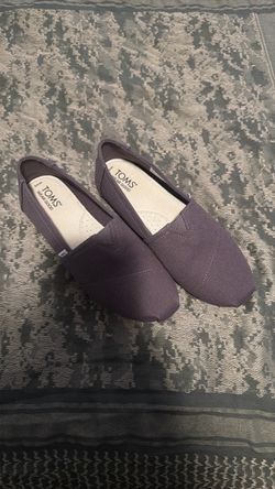 Tom’s shoes size 8
