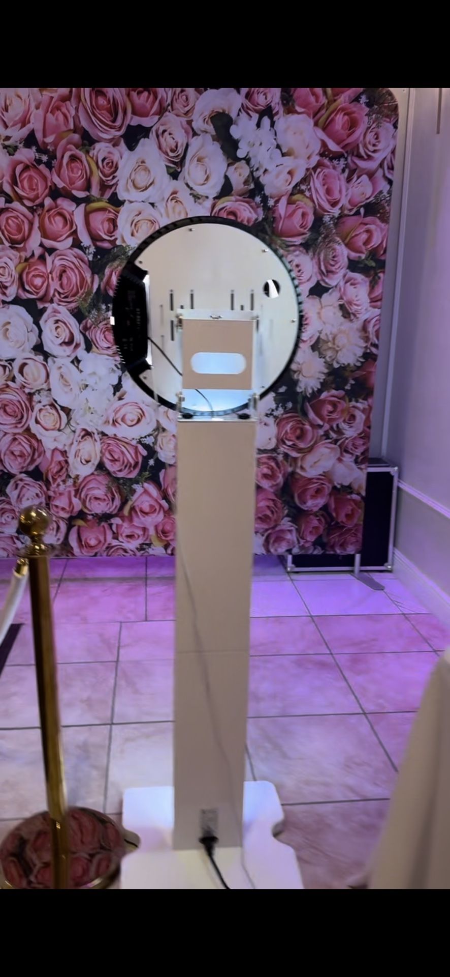 iPad Photo Booth Stand With Enclosure And Printer