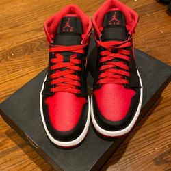 Jordan 1 Mids 