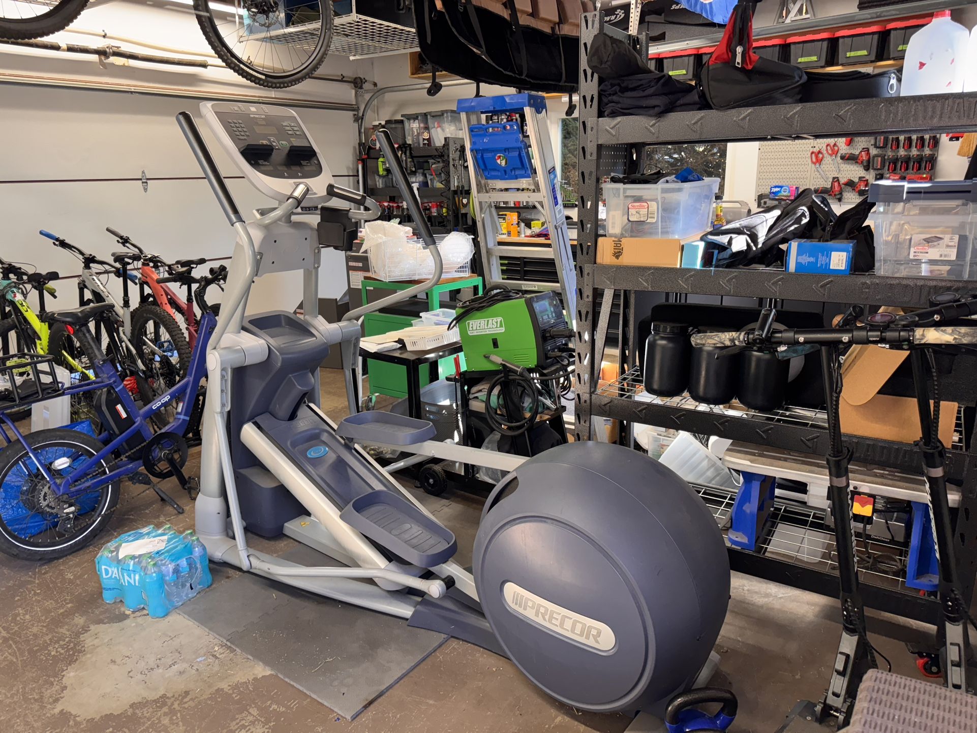Precor EFX 885 Elliptical