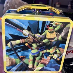 preowned Teenage Mutant Ninja Turtles Metal lunch box in good condition asking $5 located off lake mead and Simmons area 
