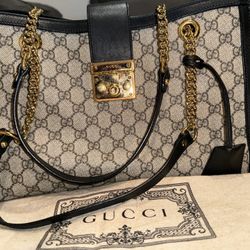 Gucci- Padlock Medium GG Shoulder Bag