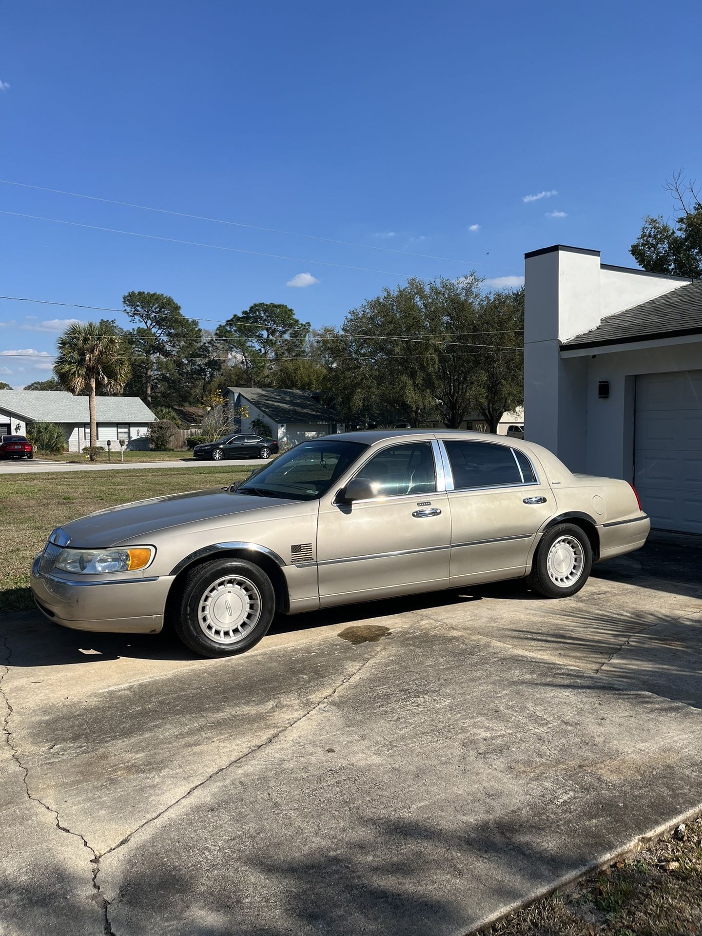 2002 Lincoln Town Car
